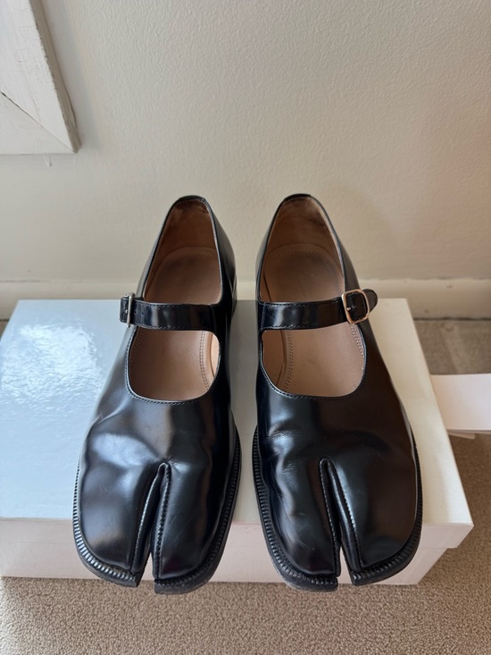 Maison Martin Margiela Shoes - Maison Martin Margiela Black Tabi Mary Jane Flats